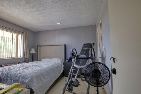 Купить кондоминиум в Лейк-Уорт, Флорида 2 спальни, 93.37м2, № 1036212 - фото 1