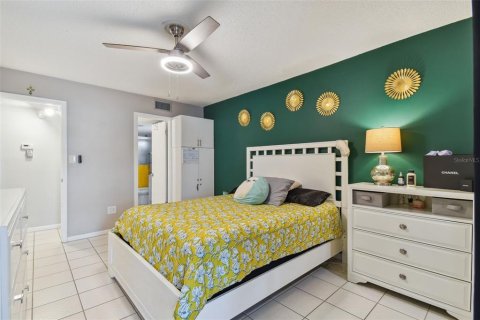 Condo in New Port Richey, Florida, 1 bedroom  № 1064679 - photo 19