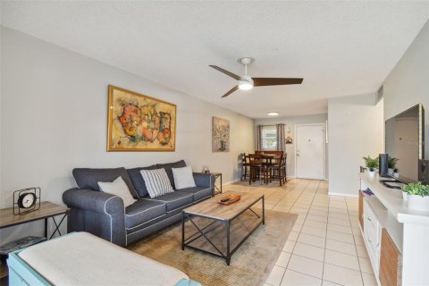 Condominio en venta en New Port Richey, Florida, 1 dormitorio, 75.81 m2 № 1064679 - foto 13