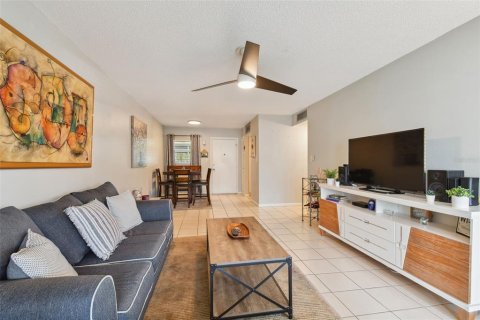 Condominio en venta en New Port Richey, Florida, 1 dormitorio, 75.81 m2 № 1064679 - foto 12
