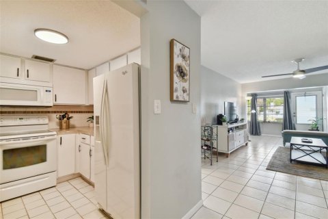 Condominio en venta en New Port Richey, Florida, 1 dormitorio, 75.81 m2 № 1064679 - foto 8