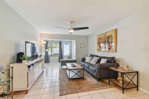 Condominio en venta en New Port Richey, Florida, 1 dormitorio, 75.81 m2 № 1064679 - foto 11