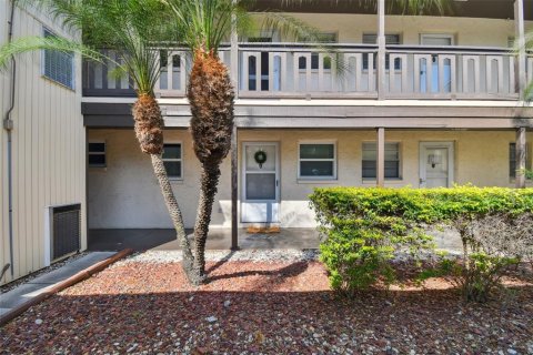 Condominio en venta en New Port Richey, Florida, 1 dormitorio, 75.81 m2 № 1064679 - foto 2