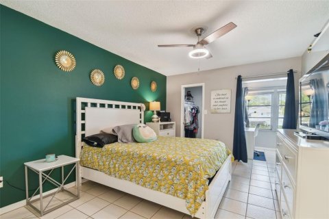 Condo in New Port Richey, Florida, 1 bedroom  № 1064679 - photo 18