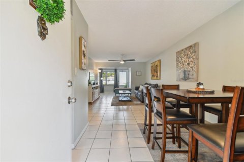 Condominio en venta en New Port Richey, Florida, 1 dormitorio, 75.81 m2 № 1064679 - foto 5