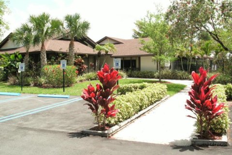 House in Royal Palm Beach, Florida 2 bedrooms, 120.59 sq.m. № 1060014 - photo 5