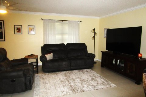 House in Royal Palm Beach, Florida 2 bedrooms, 120.59 sq.m. № 1060014 - photo 19