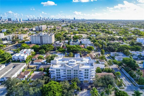 Condo in Hollywood, Florida, 1 bedroom  № 1057753 - photo 3