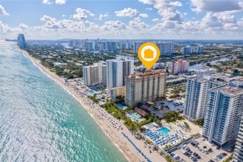 Copropriété à vendre à Hallandale Beach, Floride: 2 chambres, 92.9 m2 № 1398272 - photo 10