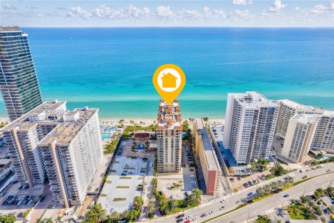 Copropriété à vendre à Hallandale Beach, Floride: 2 chambres, 92.9 m2 № 1398272 - photo 1