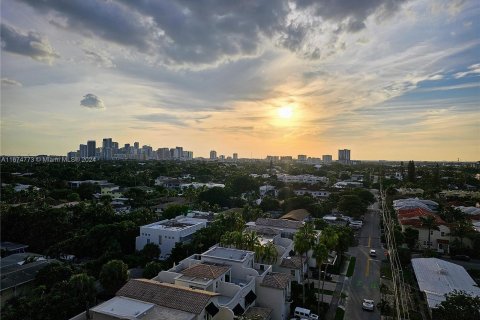 Condo in Fort Lauderdale, Florida, 1 bedroom  № 1398179 - photo 1