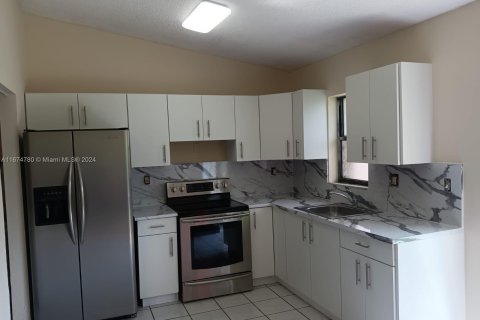 Townhouse in Homestead, Florida 3 bedrooms, 111.48 sq.m. № 1398181 - photo 6