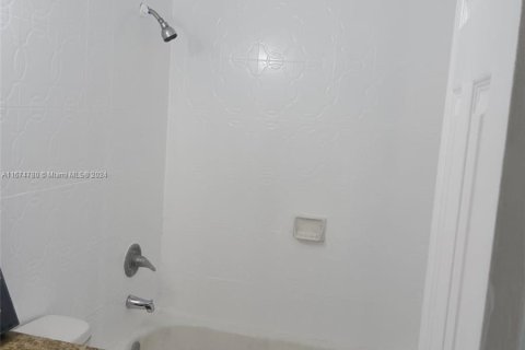 Townhouse in Homestead, Florida 3 bedrooms, 111.48 sq.m. № 1398181 - photo 12