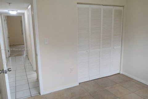 Townhouse in Homestead, Florida 3 bedrooms, 111.48 sq.m. № 1398181 - photo 10