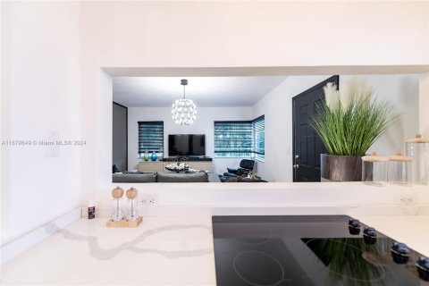 Condominio en venta en Miami Beach, Florida, 1 dormitorio, 68.47 m2 № 1409009 - foto 6