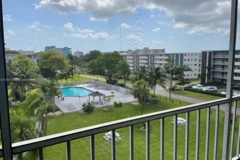 Condominio en venta en Hollywood, Florida, 2 dormitorios, 92.16 m2 № 1358973 - foto 1