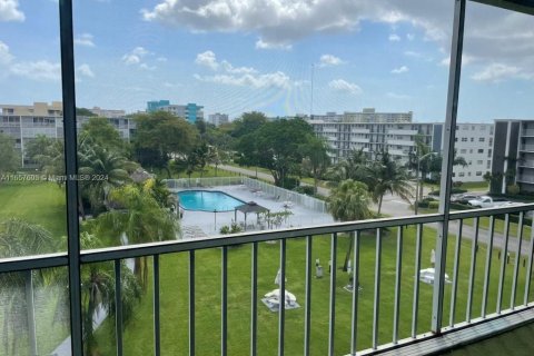 Condominio en venta en Hollywood, Florida, 2 dormitorios, 92.16 m2 № 1358973 - foto 12