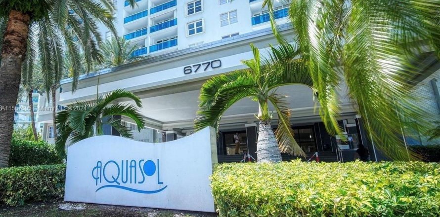 Condo in Miami Beach, Florida, 1 bedroom  № 1095059