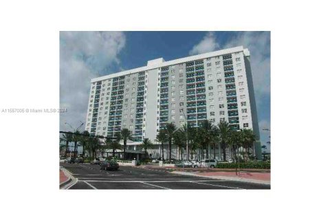 Condo in Miami Beach, Florida, 1 bedroom  № 1095059 - photo 18