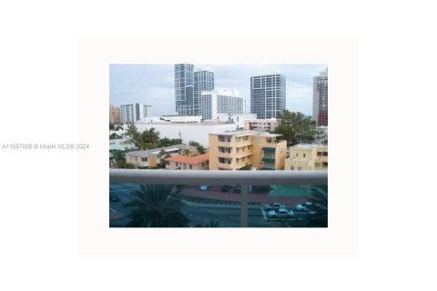 Condo in Miami Beach, Florida, 1 bedroom  № 1095059 - photo 14