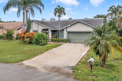 Villa ou maison à vendre à Coconut Creek, Floride: 4 chambres, 213.12 m2 № 1400049 - photo 3