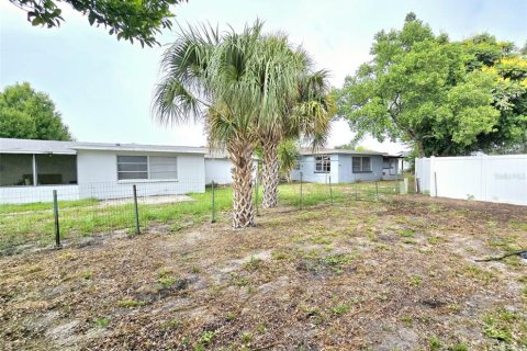 House in Port Richey, Florida 3 bedrooms, 104.79 sq.m. № 1337868 - photo 23