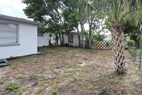 House in Port Richey, Florida 3 bedrooms, 104.79 sq.m. № 1337868 - photo 21