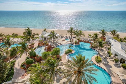 Hotel in Sunny Isles Beach, Florida 51.19 sq.m. № 1040377 - photo 2