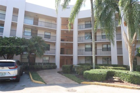 Condo in Sunrise, Florida, 2 bedrooms  № 1397403 - photo 1