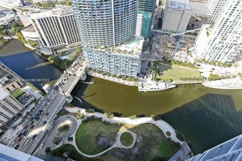 Condo in Miami, Florida, 1 bedroom  № 1397373 - photo 2