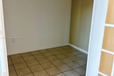 Condo in Miami Beach, Florida, 1 bedroom  № 1331509 - photo 10