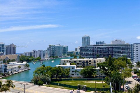 Copropriété à vendre à Miami Beach, Floride: 1 chambre, 58.53 m2 № 1331509 - photo 1