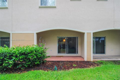 Townhouse in Tamarac, Florida 2 bedrooms, 132.66 sq.m. № 1320715 - photo 19