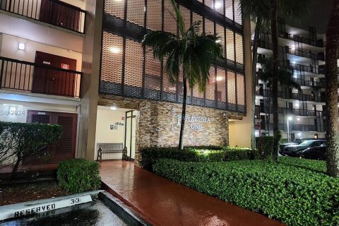 Condo in Aventura, Florida, 1 bedroom  № 1225393 - photo 3