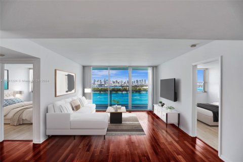 Condo in Miami Beach, Florida, 2 bedrooms  № 1375837 - photo 4