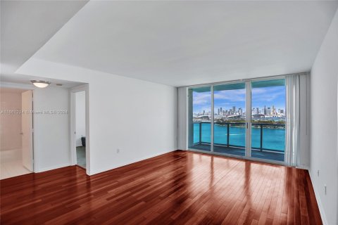 Condo in Miami Beach, Florida, 2 bedrooms  № 1375837 - photo 8