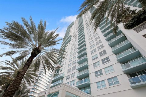 Condo in Miami Beach, Florida, 2 bedrooms  № 1375837 - photo 24