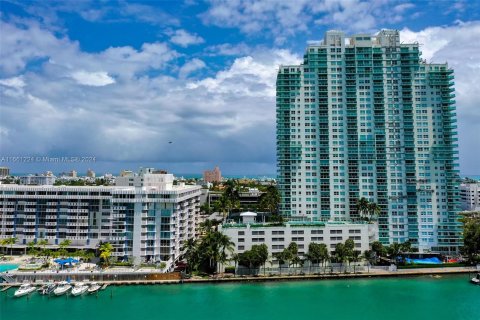 Condo in Miami Beach, Florida, 2 bedrooms  № 1375837 - photo 26