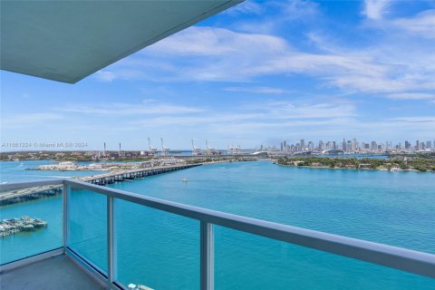 Copropriété à vendre à Miami Beach, Floride: 2 chambres, 100.15 m2 № 1375837 - photo 1