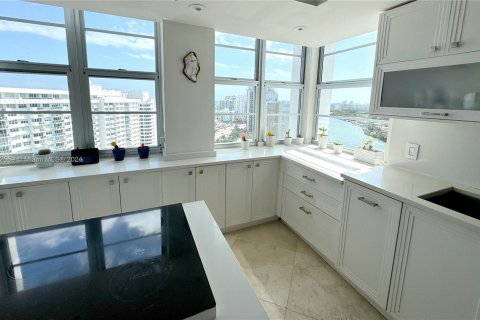 Condo in Miami Beach, Florida, 4 bedrooms  № 1091377 - photo 9