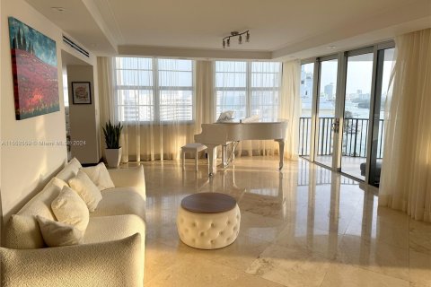 Condo in Miami Beach, Florida, 4 bedrooms  № 1091377 - photo 17