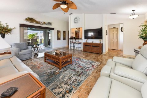 Villa ou maison à vendre à Punta Gorda, Floride: 2 chambres, 133.78 m2 № 1071421 - photo 3