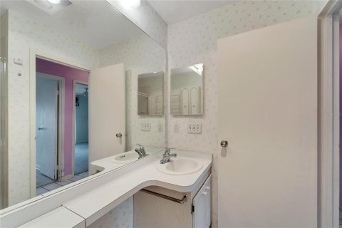 Condo in Sun City Center, Florida, 2 bedrooms  № 1351000 - photo 20