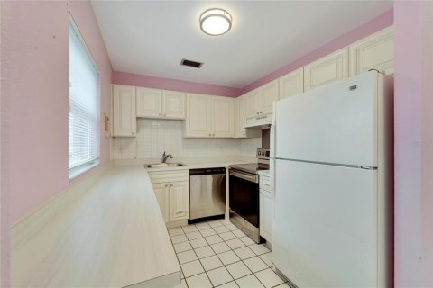 Condo in Sun City Center, Florida, 2 bedrooms  № 1351000 - photo 12