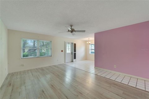 Condo in Sun City Center, Florida, 2 bedrooms  № 1351000 - photo 8