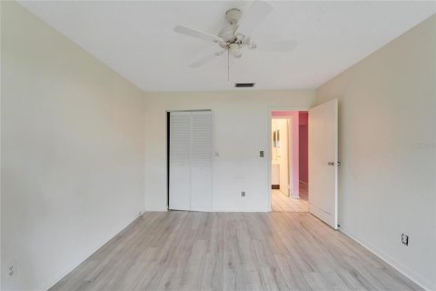 Condo in Sun City Center, Florida, 2 bedrooms  № 1351000 - photo 18