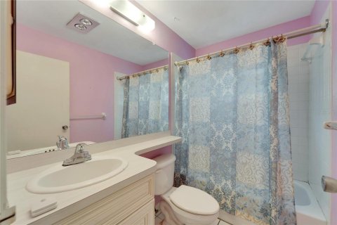 Condo in Sun City Center, Florida, 2 bedrooms  № 1351000 - photo 26