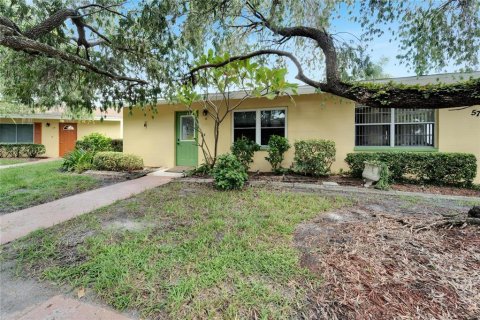 Condo in Sun City Center, Florida, 2 bedrooms  № 1351000 - photo 30