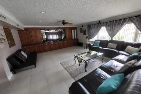 Villa ou maison à vendre à Tampa, Floride: 3 chambres, 216.65 m2 № 1335585 - photo 12