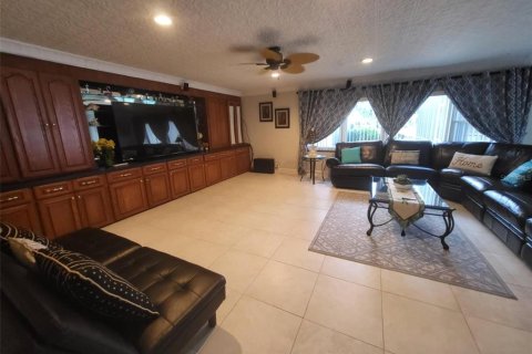 Villa ou maison à vendre à Tampa, Floride: 3 chambres, 216.65 m2 № 1335585 - photo 11